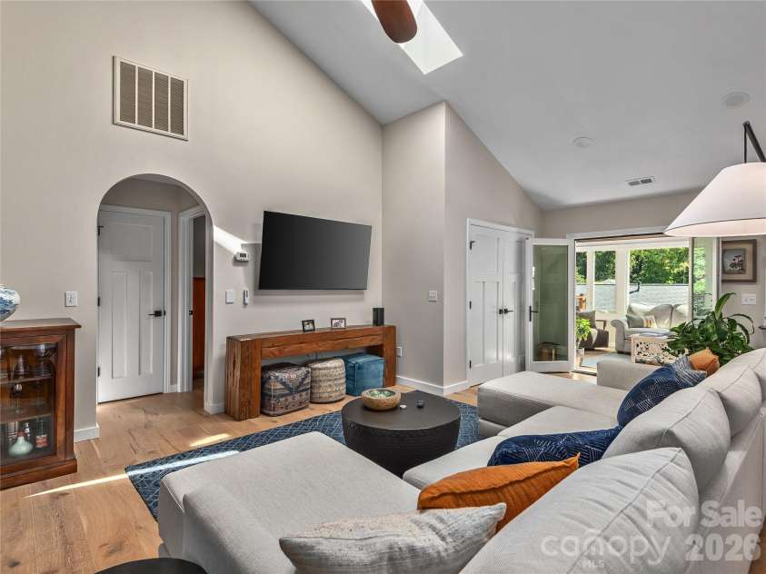 16 Stonebridge Drive, Asheville, NC 28805.  MLS# CAR4384057, YatesRealty ID 33819. 