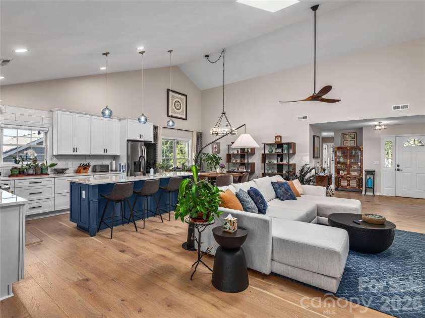 16 Stonebridge Drive, Asheville, NC 28805.  MLS# CAR4384057, YatesRealty ID 33819. 