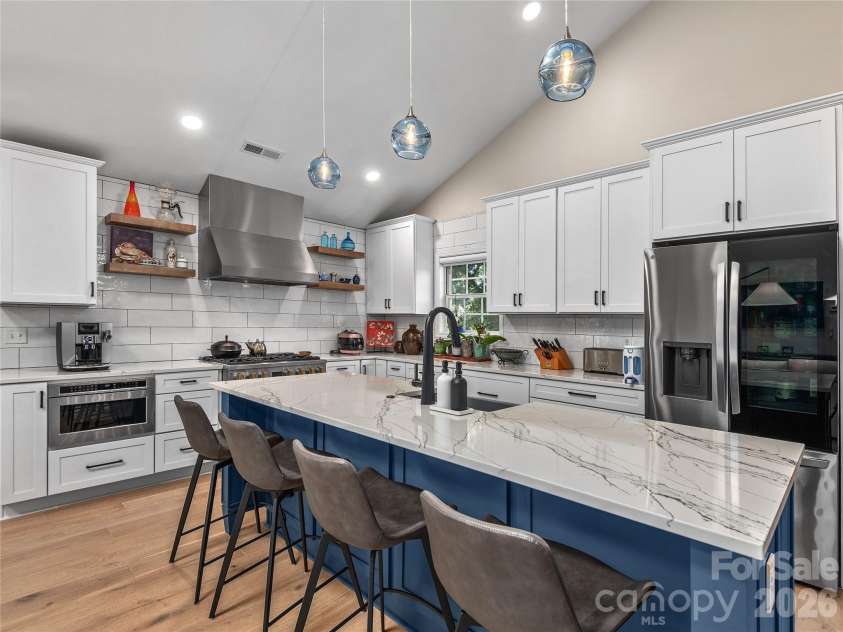16 Stonebridge Drive, Asheville, NC 28805.  MLS# CAR4384057, YatesRealty ID 33819. 