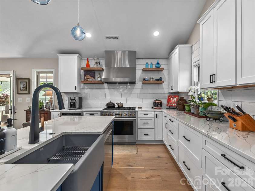 16 Stonebridge Drive, Asheville, NC 28805.  MLS# CAR4384057, YatesRealty ID 33819. 