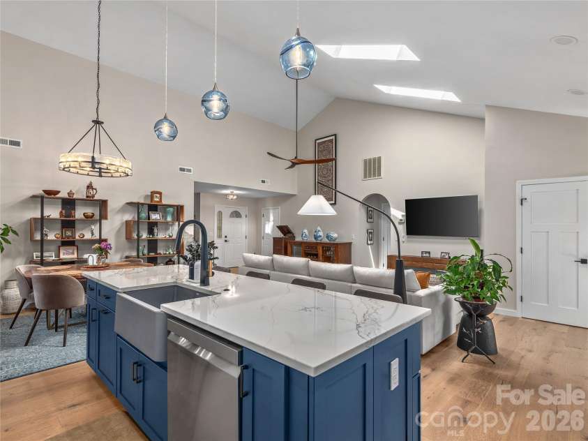 16 Stonebridge Drive, Asheville, NC 28805.  MLS# CAR4384057, YatesRealty ID 33819. 