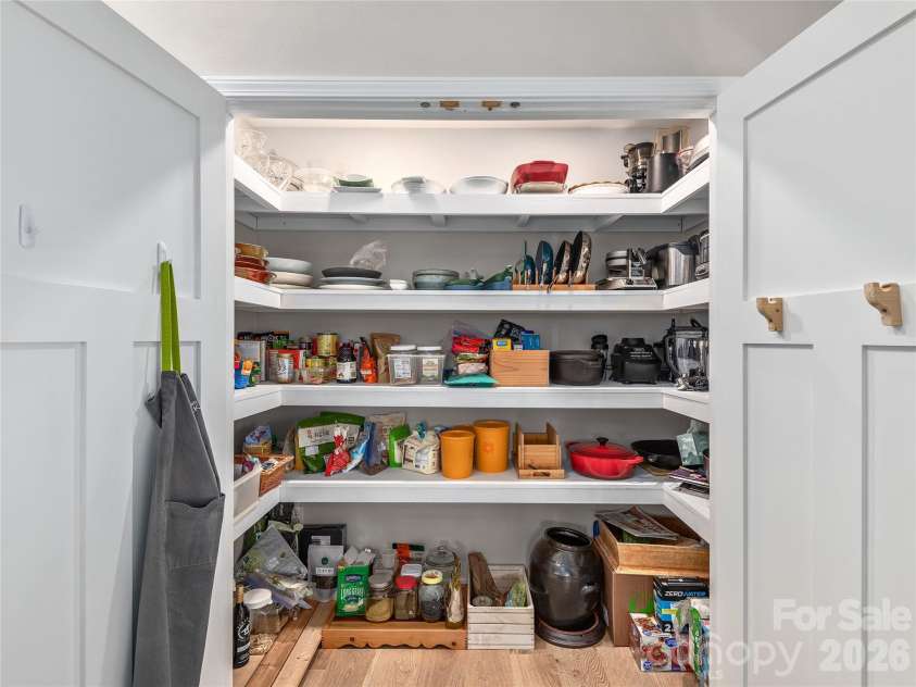 16 Stonebridge Drive, Asheville, NC 28805.  MLS# CAR4384057, YatesRealty ID 33819. 