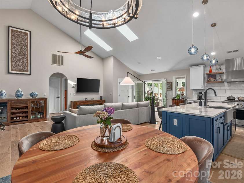 16 Stonebridge Drive, Asheville, NC 28805.  MLS# CAR4384057, YatesRealty ID 33819. 