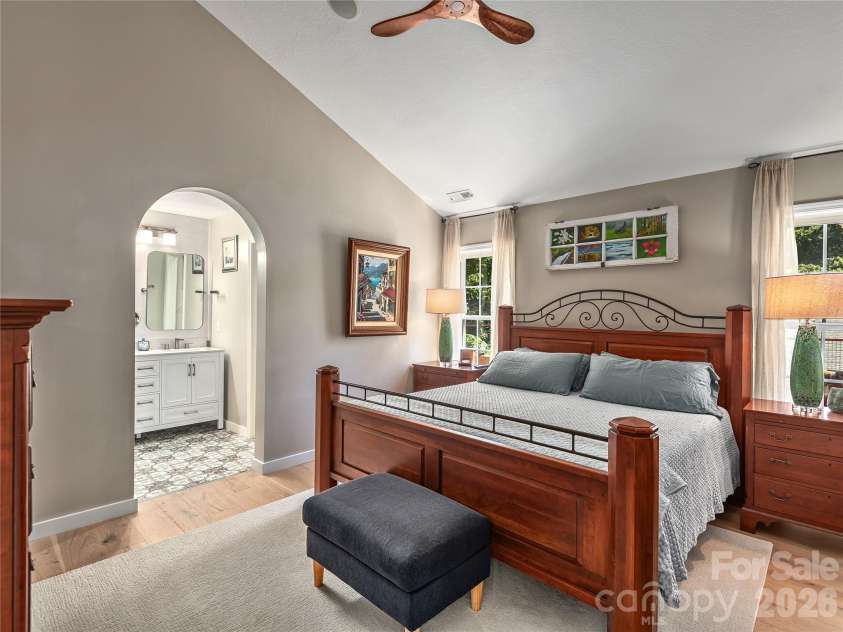 16 Stonebridge Drive, Asheville, NC 28805.  MLS# CAR4384057, YatesRealty ID 33819. 
