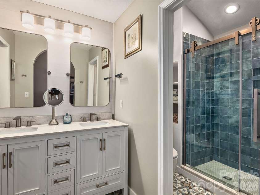 16 Stonebridge Drive, Asheville, NC 28805.  MLS# CAR4384057, YatesRealty ID 33819. 