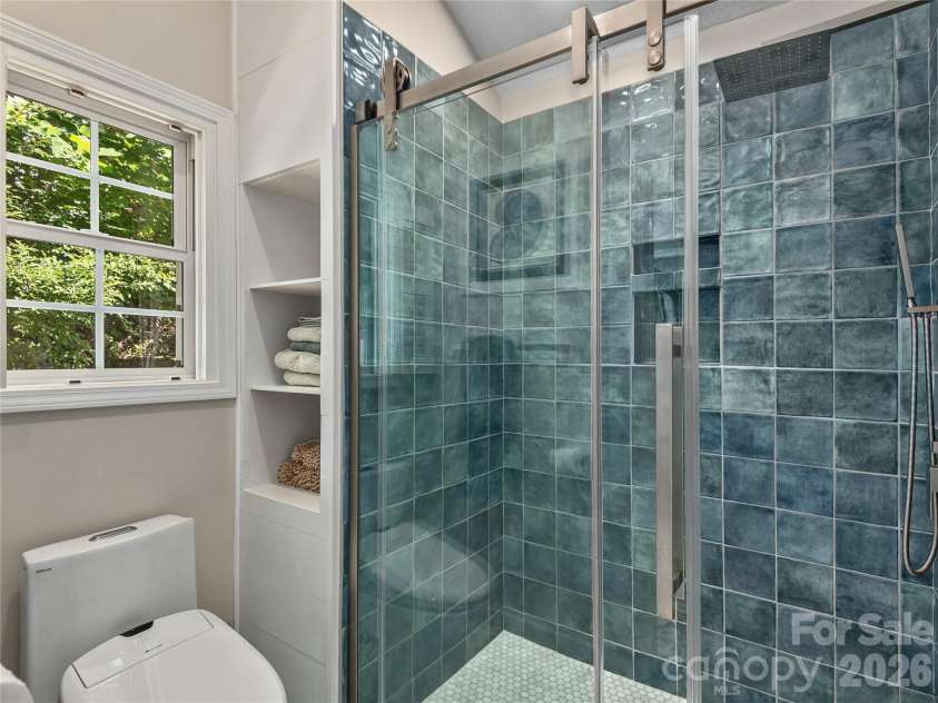 16 Stonebridge Drive, Asheville, NC 28805.  MLS# CAR4384057, YatesRealty ID 33819. 