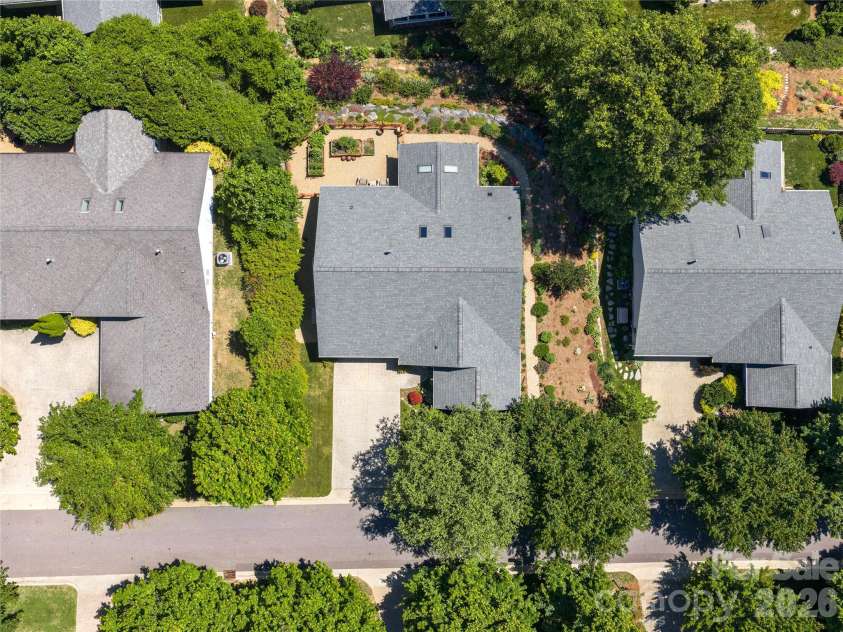 16 Stonebridge Drive, Asheville, NC 28805.  MLS# CAR4384057, YatesRealty ID 33819. 