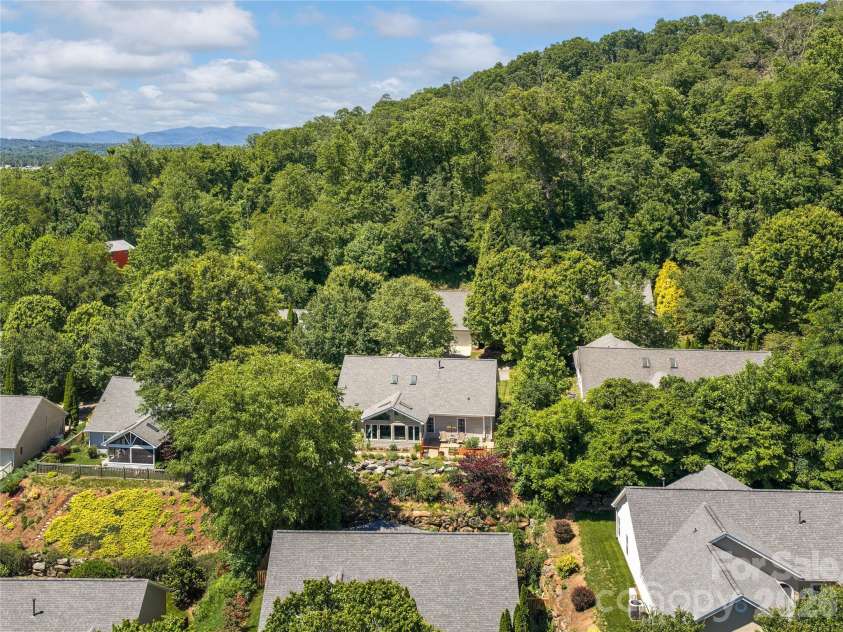 16 Stonebridge Drive, Asheville, NC 28805.  MLS# CAR4384057, YatesRealty ID 33819. 
