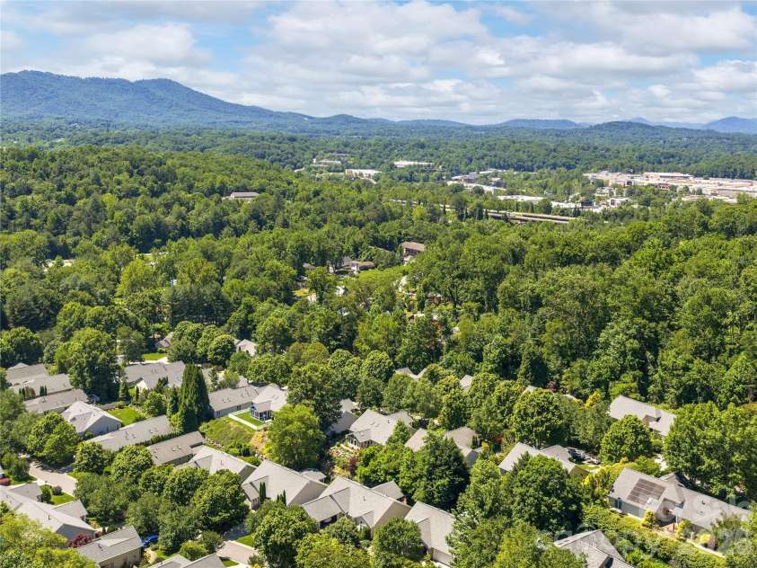 16 Stonebridge Drive, Asheville, NC 28805.  MLS# CAR4384057, YatesRealty ID 33819. 