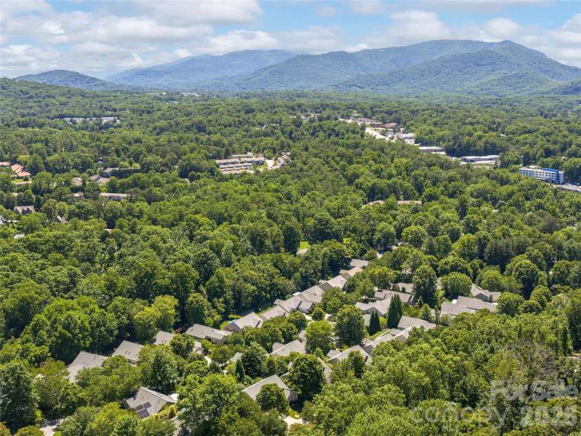 16 Stonebridge Drive, Asheville, NC 28805.  MLS# CAR4384057, YatesRealty ID 33819. 