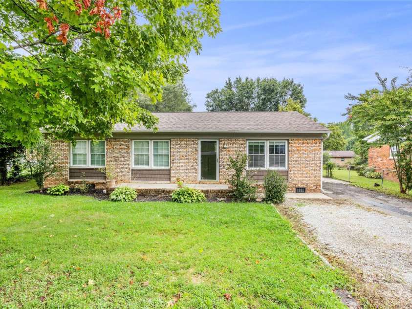 406 Robinson Clemmer Road, Dallas, NC 28034.  MLS# CAR4291380, YatesRealty ID 33821. 