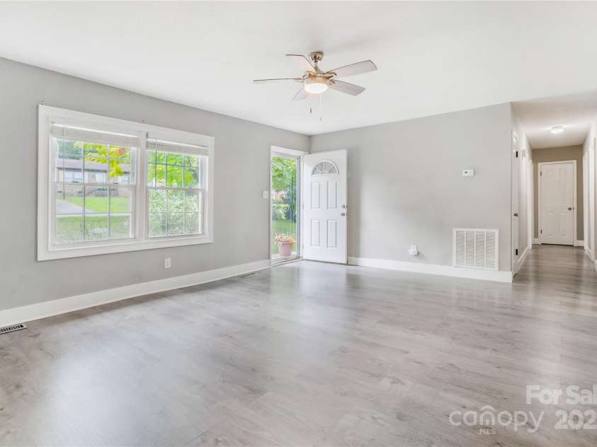 406 Robinson Clemmer Road, Dallas, NC 28034.  MLS# CAR4291380, YatesRealty ID 33821. 