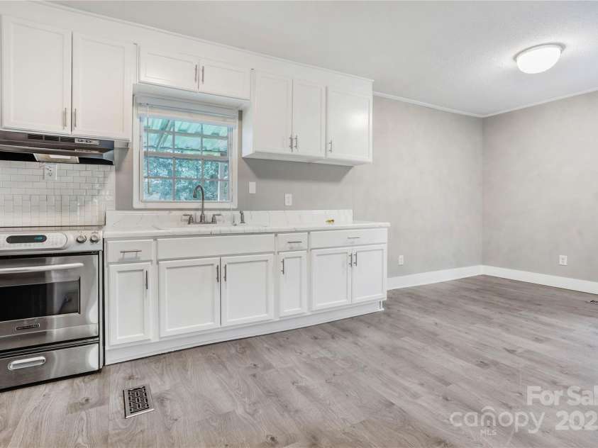 406 Robinson Clemmer Road, Dallas, NC 28034.  MLS# CAR4291380, YatesRealty ID 33821. 