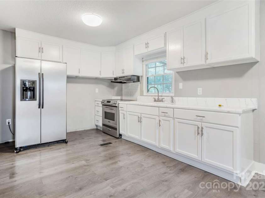 406 Robinson Clemmer Road, Dallas, NC 28034.  MLS# CAR4291380, YatesRealty ID 33821. 