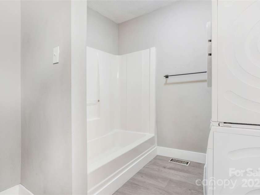 406 Robinson Clemmer Road, Dallas, NC 28034.  MLS# CAR4291380, YatesRealty ID 33821. 