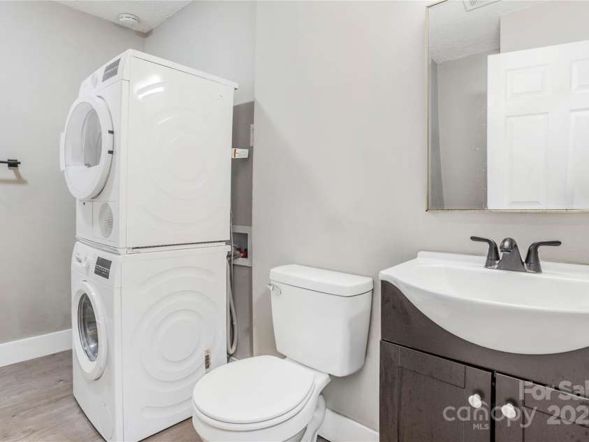 406 Robinson Clemmer Road, Dallas, NC 28034.  MLS# CAR4291380, YatesRealty ID 33821. 