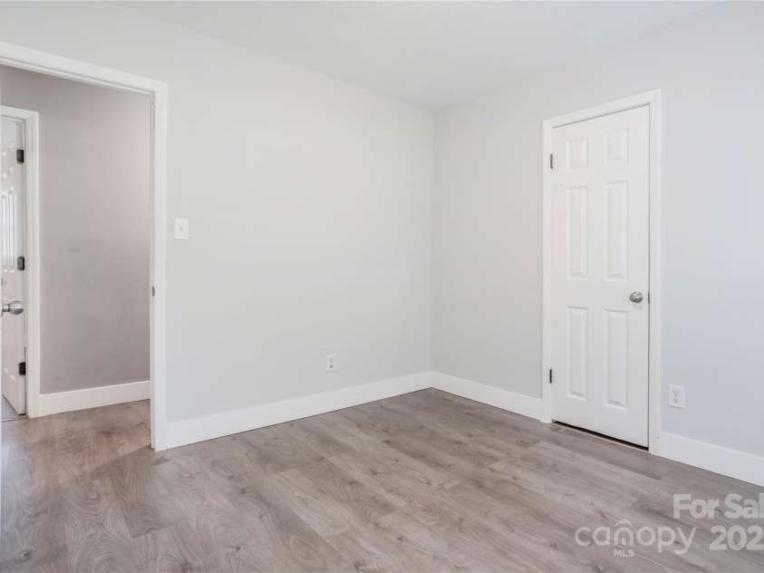 406 Robinson Clemmer Road, Dallas, NC 28034.  MLS# CAR4291380, YatesRealty ID 33821. 