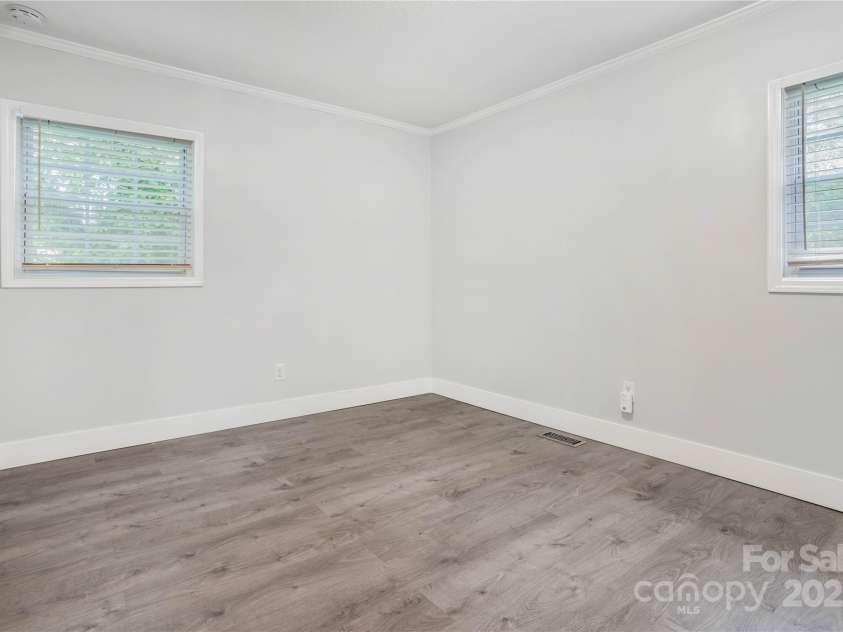 406 Robinson Clemmer Road, Dallas, NC 28034.  MLS# CAR4291380, YatesRealty ID 33821. 