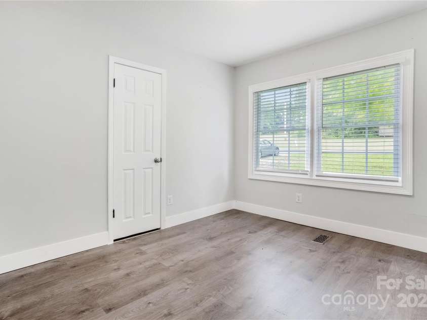 406 Robinson Clemmer Road, Dallas, NC 28034.  MLS# CAR4291380, YatesRealty ID 33821. 