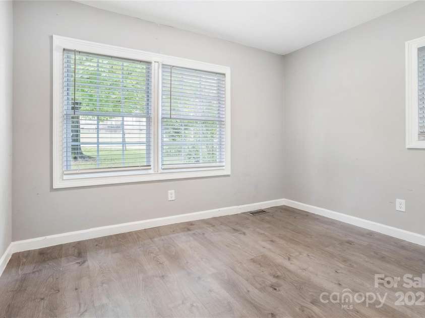 406 Robinson Clemmer Road, Dallas, NC 28034.  MLS# CAR4291380, YatesRealty ID 33821. 