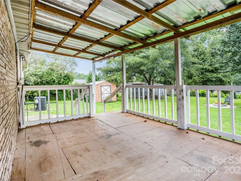 406 Robinson Clemmer Road, Dallas, NC 28034.  MLS# CAR4291380, YatesRealty ID 33821. 