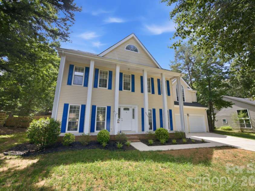 8048 Hunley Ridge Road, Matthews, NC 28104.  MLS# CAR4395882, YatesRealty ID 33821. 