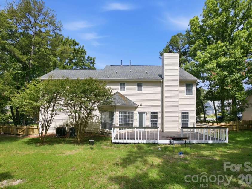 8048 Hunley Ridge Road, Matthews, NC 28104.  MLS# CAR4395882, YatesRealty ID 33821. 