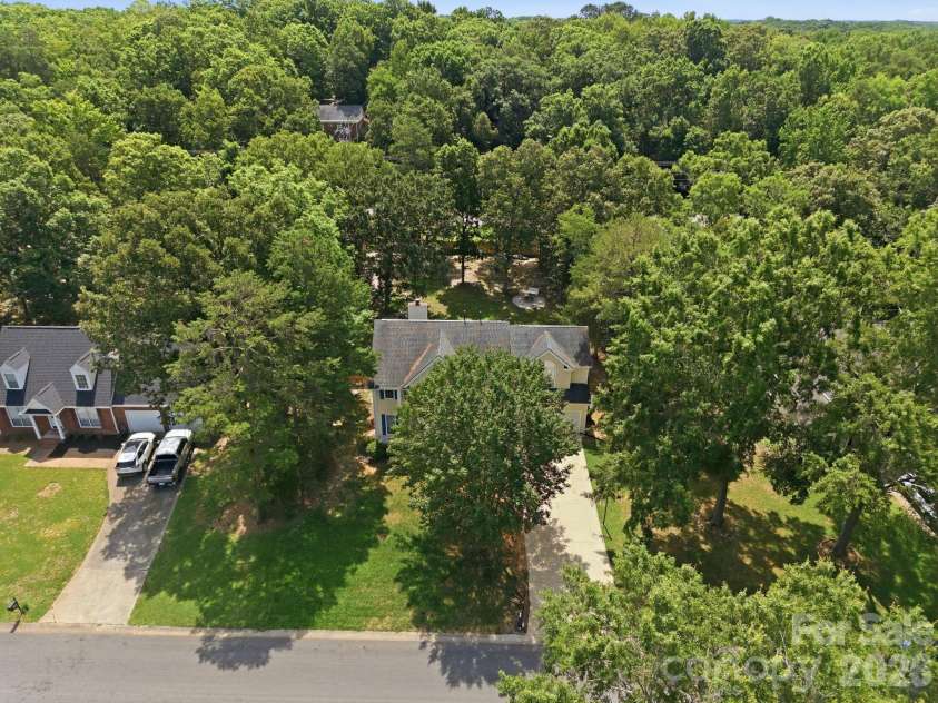 8048 Hunley Ridge Road, Matthews, NC 28104.  MLS# CAR4395882, YatesRealty ID 33821. 