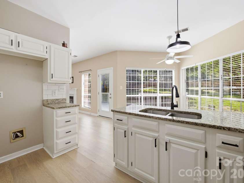 8048 Hunley Ridge Road, Matthews, NC 28104.  MLS# CAR4395882, YatesRealty ID 33821. 