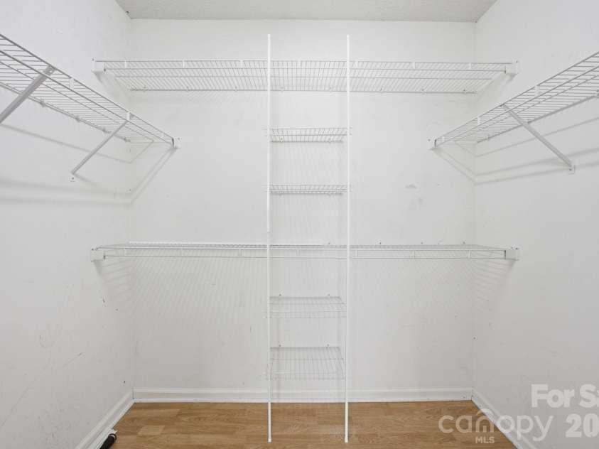 8048 Hunley Ridge Road, Matthews, NC 28104.  MLS# CAR4395882, YatesRealty ID 33821. 