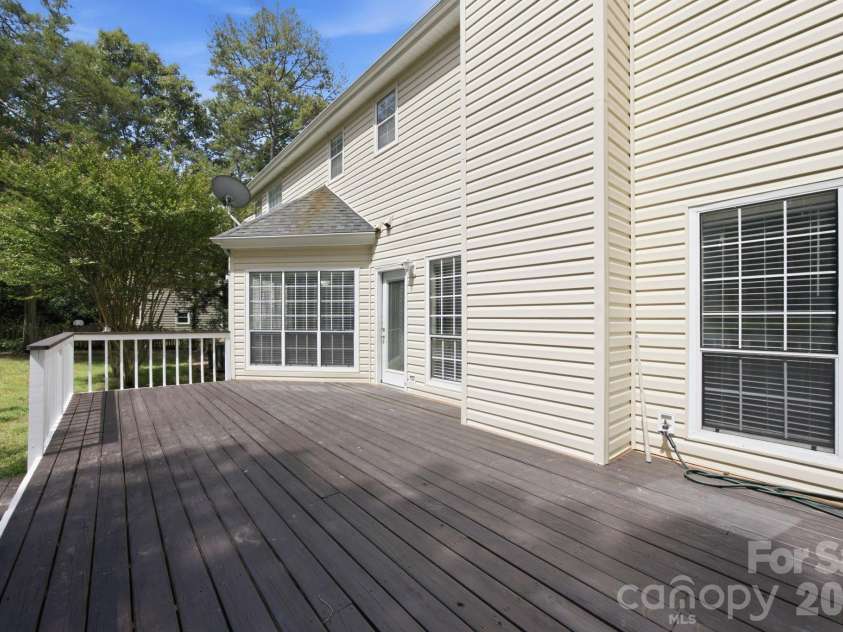 8048 Hunley Ridge Road, Matthews, NC 28104.  MLS# CAR4395882, YatesRealty ID 33821. 