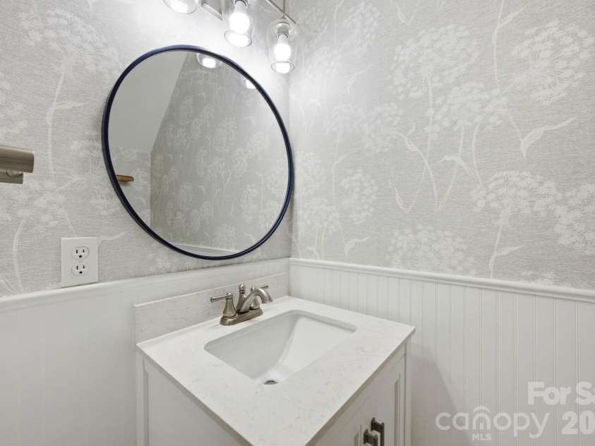 8048 Hunley Ridge Road, Matthews, NC 28104.  MLS# CAR4395882, YatesRealty ID 33821. Powder room