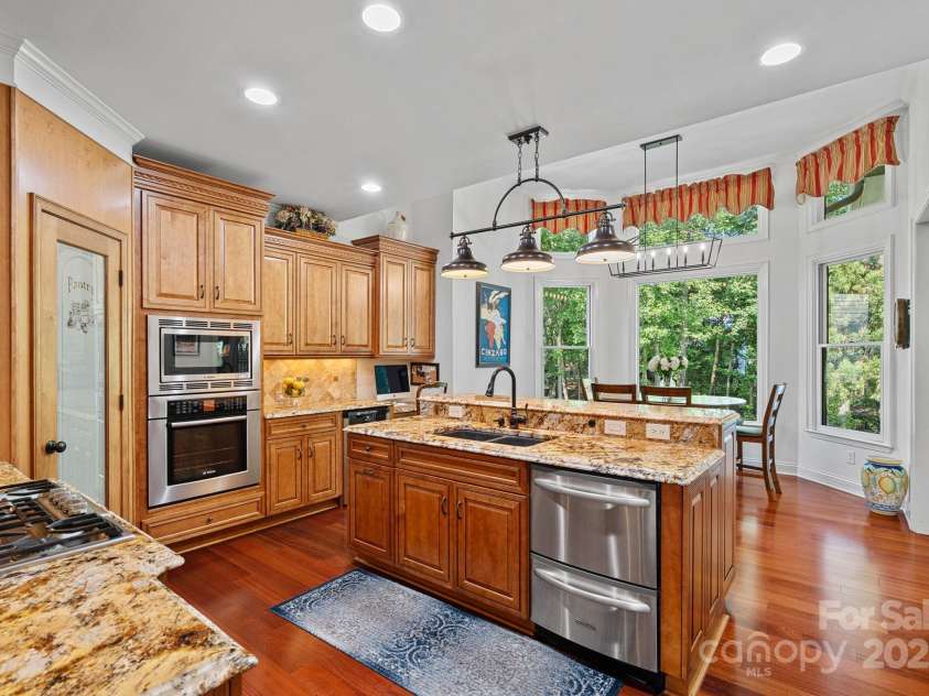 17018 Laurelmont Court, Fort Mill, SC 29707.  MLS# CAR4278414, YatesRealty ID 33822. Gourmet kitchen