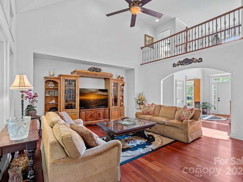 17018 Laurelmont Court, Fort Mill, SC 29707.  MLS# CAR4278414, YatesRealty ID 33822. Great room