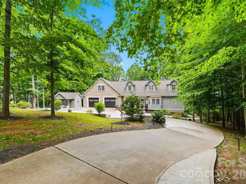 176 Charis Lane, Statesville, NC 28677.  MLS# CAR4391534, YatesRealty ID 33822. 