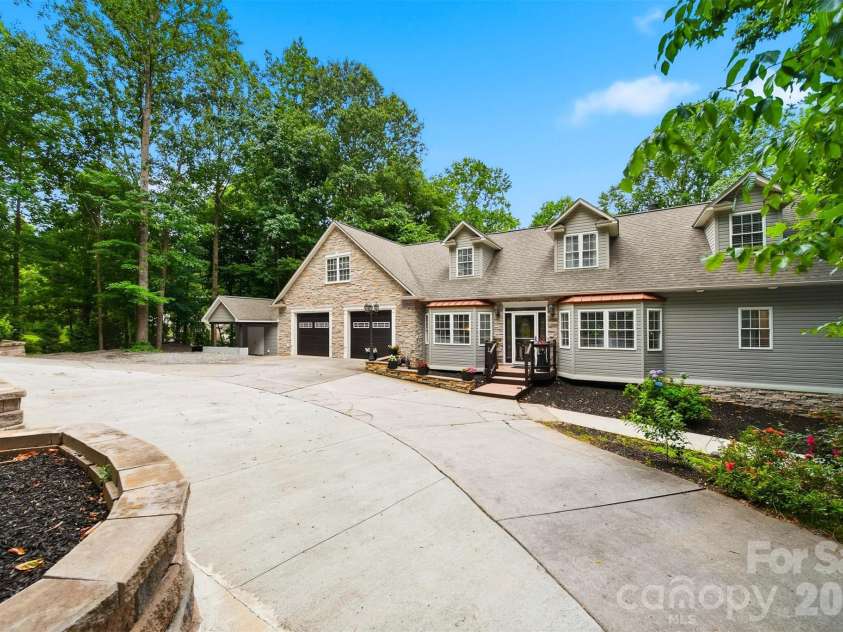 176 Charis Lane, Statesville, NC 28677.  MLS# CAR4391534, YatesRealty ID 33822. 