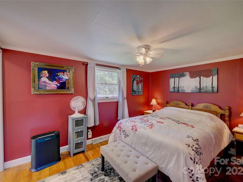 162 Summer Hill Lane, Spruce Pine, NC 28777.  MLS# CAR4291569, YatesRealty ID 33823. 