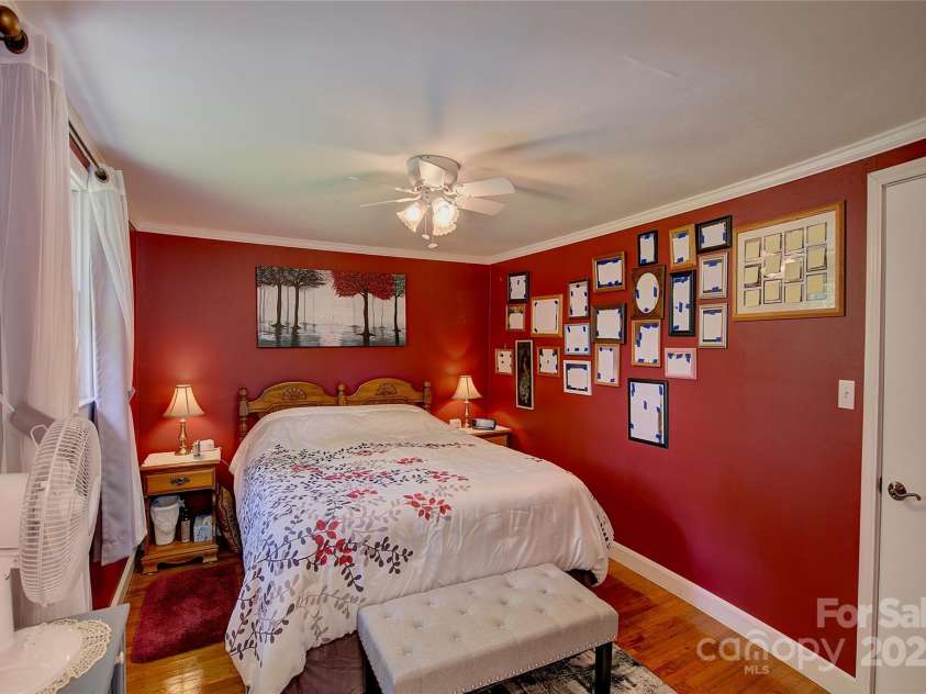 162 Summer Hill Lane, Spruce Pine, NC 28777.  MLS# CAR4291569, YatesRealty ID 33823. 