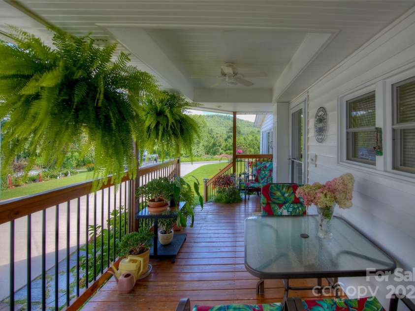 162 Summer Hill Lane, Spruce Pine, NC 28777.  MLS# CAR4291569, YatesRealty ID 33823. 