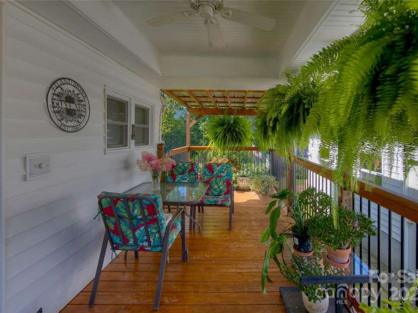 162 Summer Hill Lane, Spruce Pine, NC 28777.  MLS# CAR4291569, YatesRealty ID 33823. 