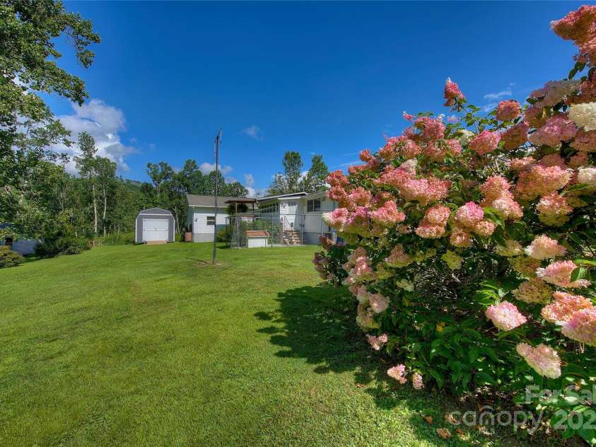 162 Summer Hill Lane, Spruce Pine, NC 28777.  MLS# CAR4291569, YatesRealty ID 33823. 