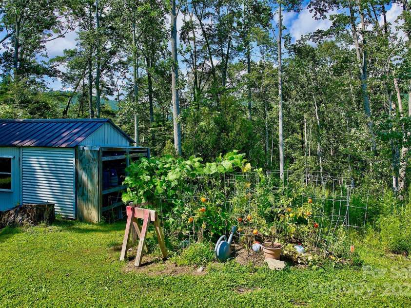 162 Summer Hill Lane, Spruce Pine, NC 28777.  MLS# CAR4291569, YatesRealty ID 33823. 