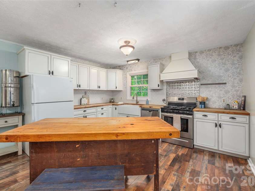 31 Granite Lane, Waynesville, NC 28786.  MLS# CAR4388905, YatesRealty ID 33823. 