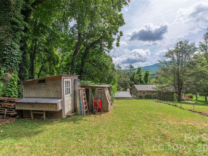 31 Granite Lane, Waynesville, NC 28786.  MLS# CAR4388905, YatesRealty ID 33823. 
