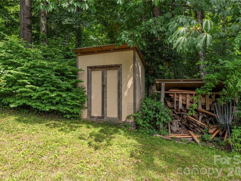 31 Granite Lane, Waynesville, NC 28786.  MLS# CAR4388905, YatesRealty ID 33823. 