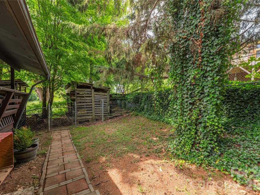 31 Granite Lane, Waynesville, NC 28786.  MLS# CAR4388905, YatesRealty ID 33823. 