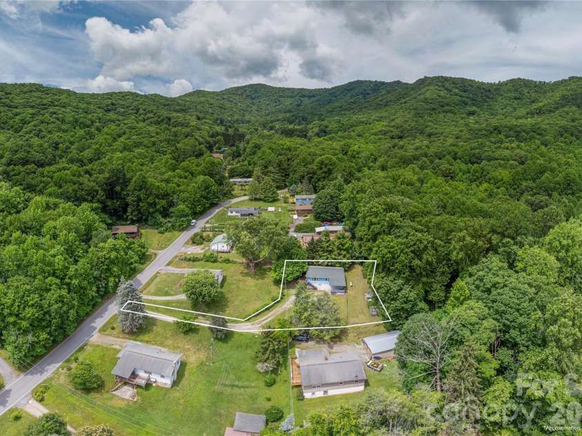31 Granite Lane, Waynesville, NC 28786.  MLS# CAR4388905, YatesRealty ID 33823. 