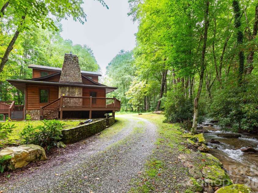 107 Cabin Fever Trail, Maggie Valley, NC 28751.  MLS# CAR4288888, YatesRealty ID 33824. Creekfront Property