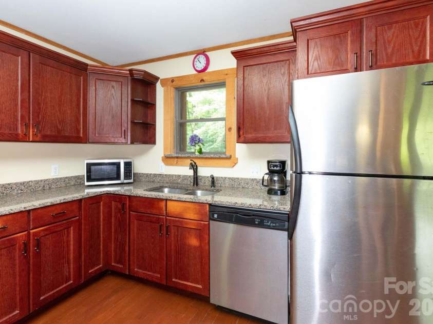 107 Cabin Fever Trail, Maggie Valley, NC 28751.  MLS# CAR4288888, YatesRealty ID 33824. Kitchen