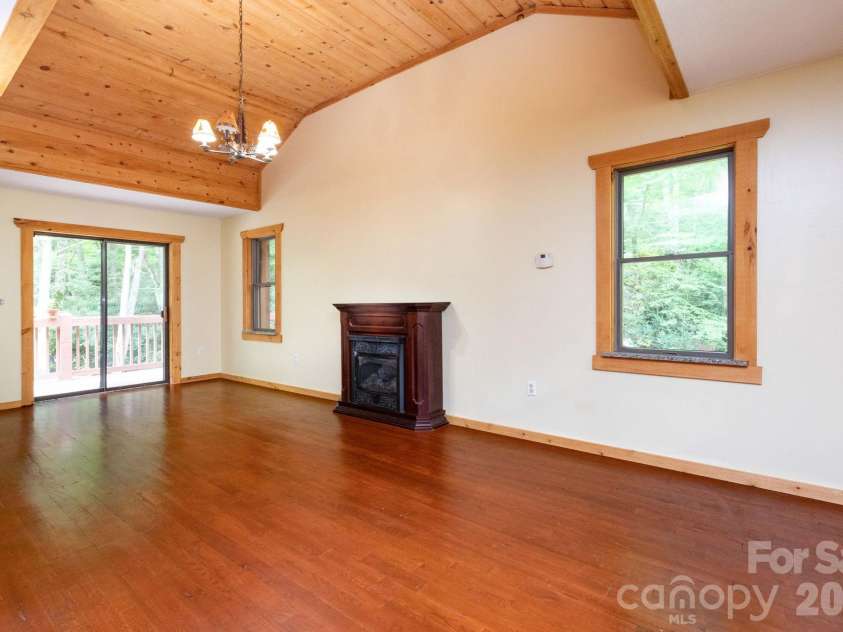 107 Cabin Fever Trail, Maggie Valley, NC 28751.  MLS# CAR4288888, YatesRealty ID 33824. Living/Dining Area